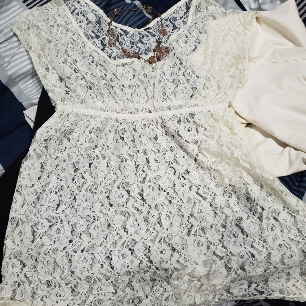 FREE PEOPLE LACE TOP - Picture 3 of 4